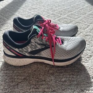 Brooks Ghost 11 Womens Size 9 Gray Black Pink Athletic Running Shoes Sneakers